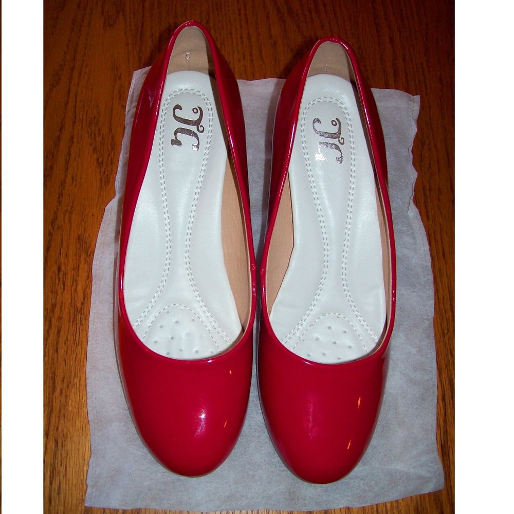 NIB Womens Size 9 Bright Shiny Red Pump Heel Shoes